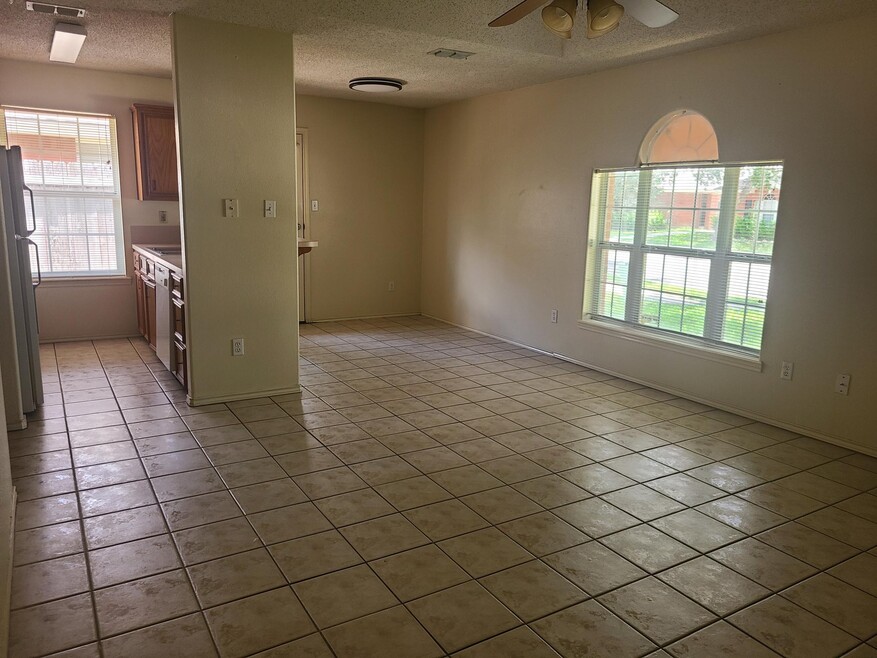 1017 Lexington Cir unit 1, Edinburg, TX 78539 - photo 1