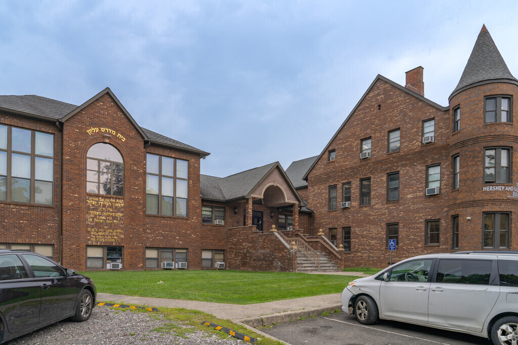 Congregation Mesifta serves students in the Kaser neighborhood in Monsey, NY.