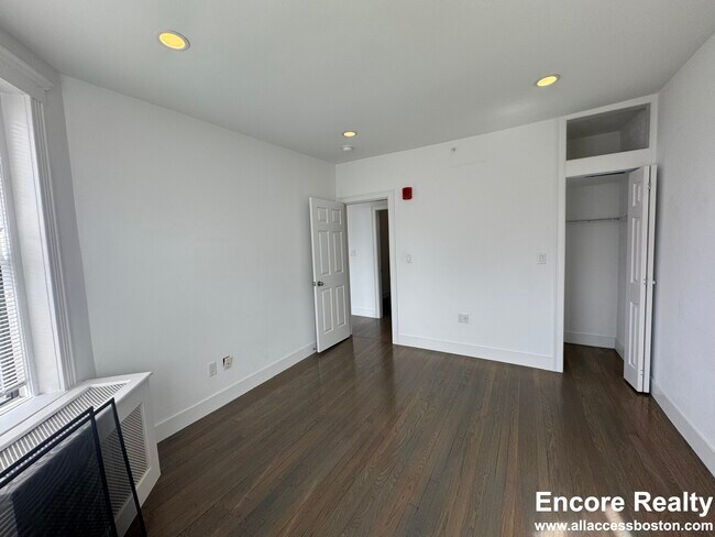 11 Peterborough St unit 26, Boston, MA 02215 - photo 7