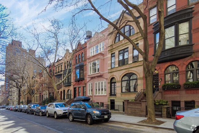Townhouses line the streets of the Carnegie Hill neighborhood.