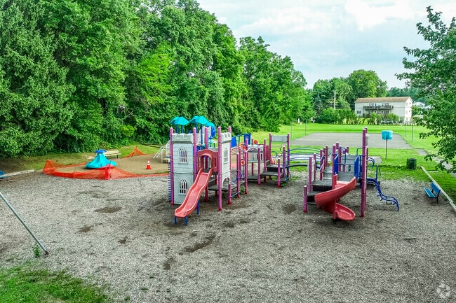 E.R. Crosby Elementary School has 303 students 47% of which are at least proficient in math