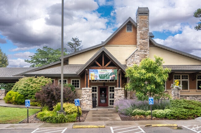 Warren Shores residents can access the clubhouse at Collindale golf course.