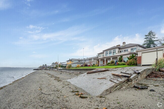 Maplewild features homes built directly on the beach with stunning water views.