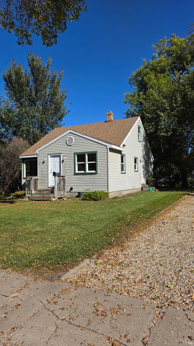 1109 5th St SW, Willmar, MN 56201