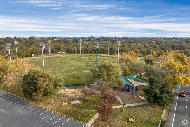 Del Paso Regional Park offers excellent baseball amenities.