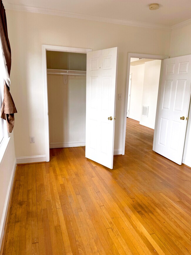 803 7th St NE unit 4, Washington, DC 20002 - photo 4