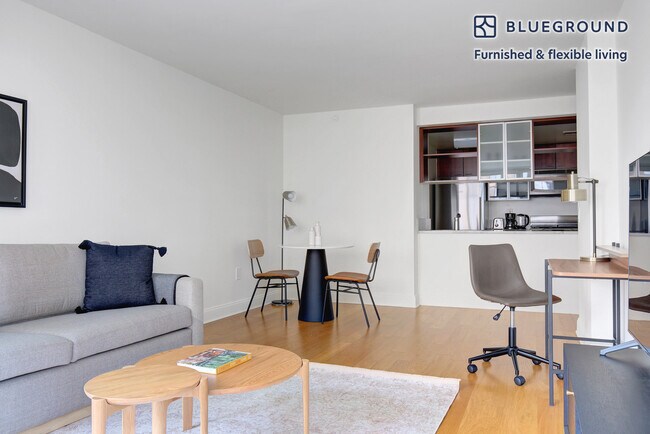 215 E 96th St unit FL21-ID688, New York, NY 10128 - photo 3