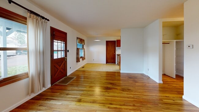 10130 SE Pardee St, Portland, OR 97266 - photo 3