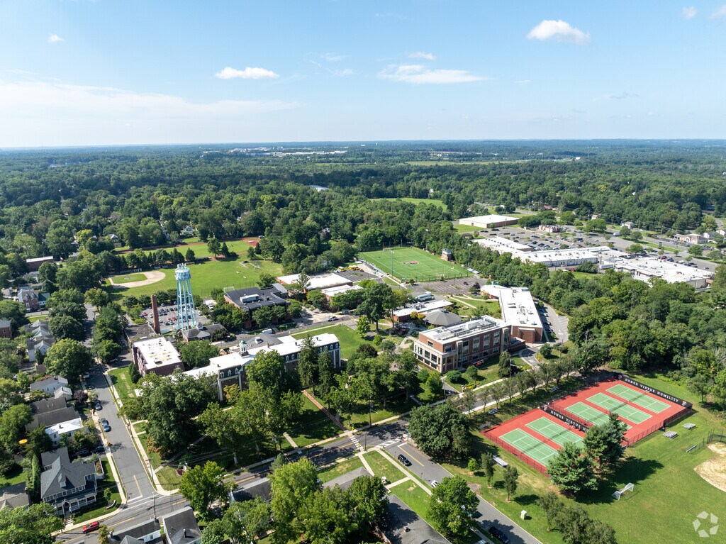 The Pennington School serves students in Pennington NJ and surrounding areas.