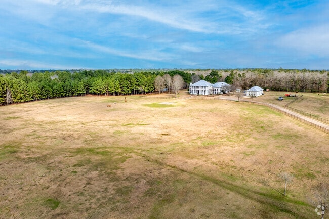 Spacious homes in Lufkin’s countryside provide privacy and scenic views.