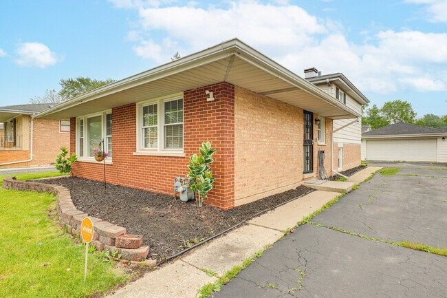 737 E 157th Place unit ID1306480P, South Holland, IL 60473 - photo 4