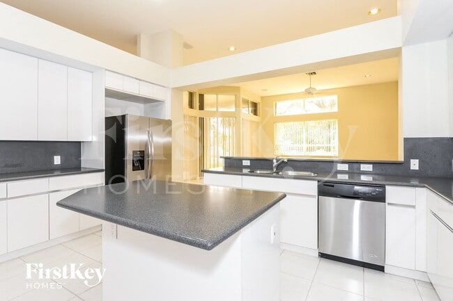 15650 SW 12th St, Pembroke Pines, FL 33027 - photo 7