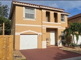 953 NW 135th Ave, Pembroke Pines, FL 33028