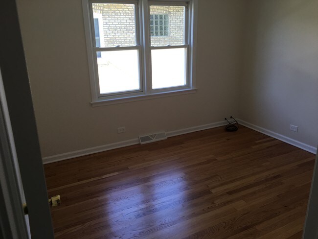 5501 W Dakin St unit First floor, Chicago, IL 60641 - photo 4