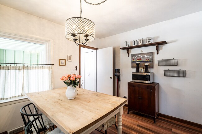 535 W Montclaire Ave, Milwaukee, WI 53217 - photo 5