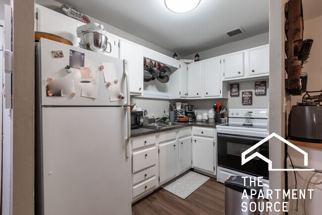 Park West unit 210, Chicago, IL 60614 - photo 4