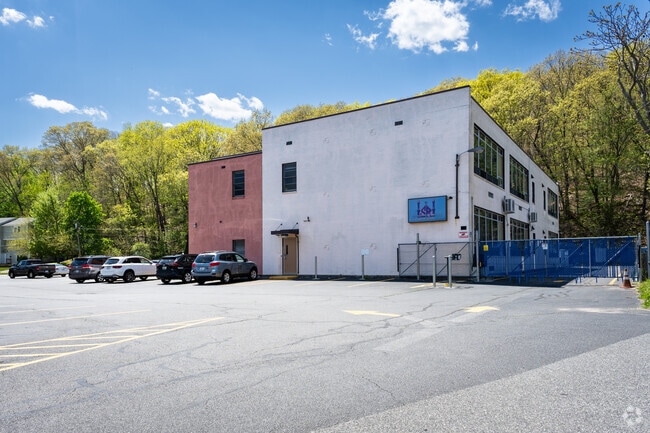 Discover the Islamic School of Rhode Island, nestled in West Warwick.