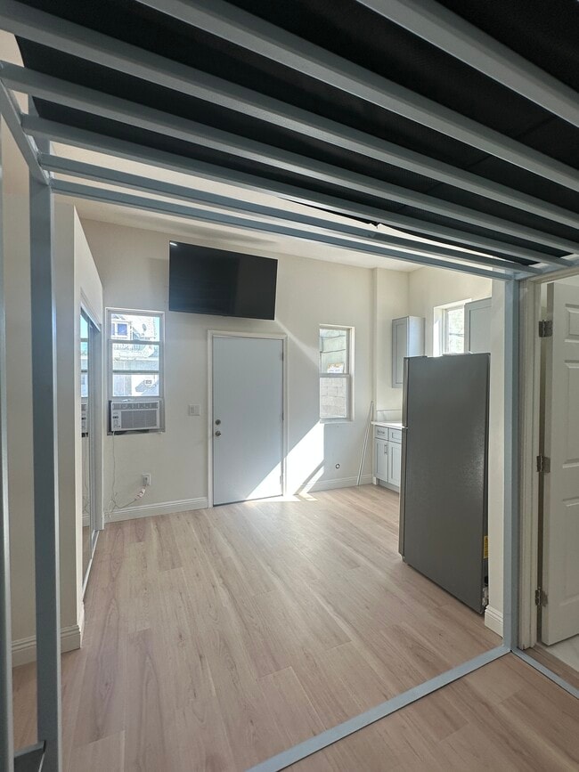 1223 Elden Ave unit C, Los Angeles, CA 90006 - photo 4