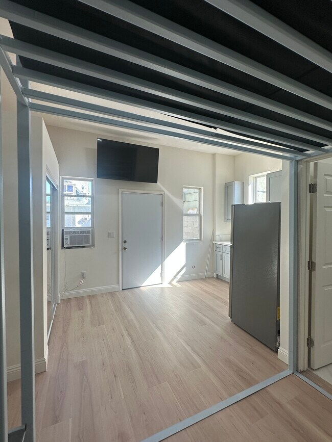 1223 Elden Ave unit D, Los Angeles, CA 90006 - photo 4