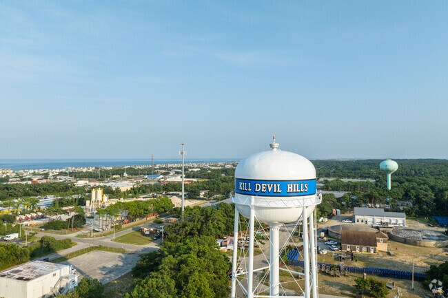 Kill Devil Hills and the other Outer Banks communities are a short drive from Manns Harbor.