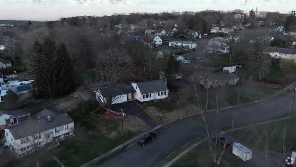 39 Morningside Ln, Southington, CT 06489 - photo 2