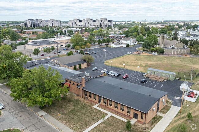 Holy Spirit School has approximately 257 students.