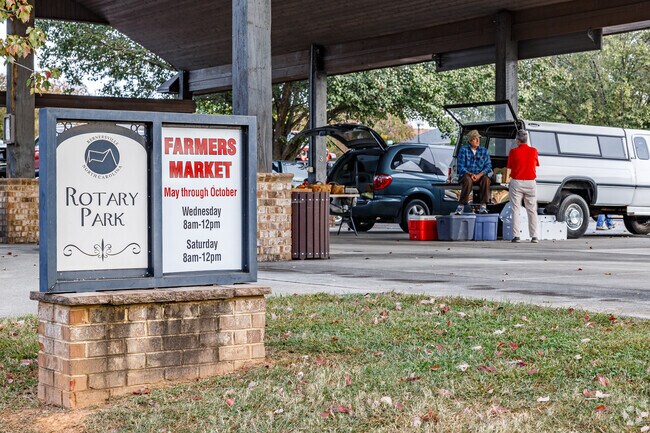 Kernersville boasts a bustling bi-weekly farmers market.