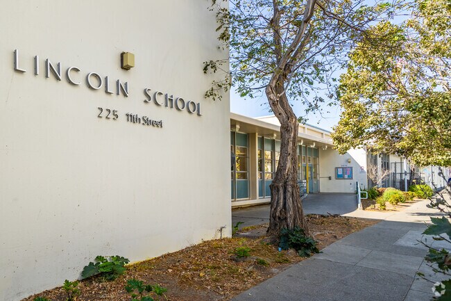 Lincoln Elementary School sits in downtown Oakland.
