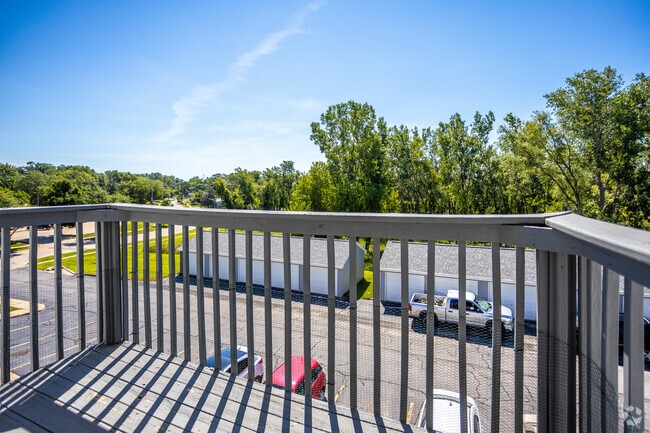 1BR, 1BA - 525 SF