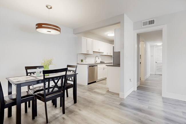 Spring Lake Cove Apartments, Birmingham, AL 35215 - photo 2