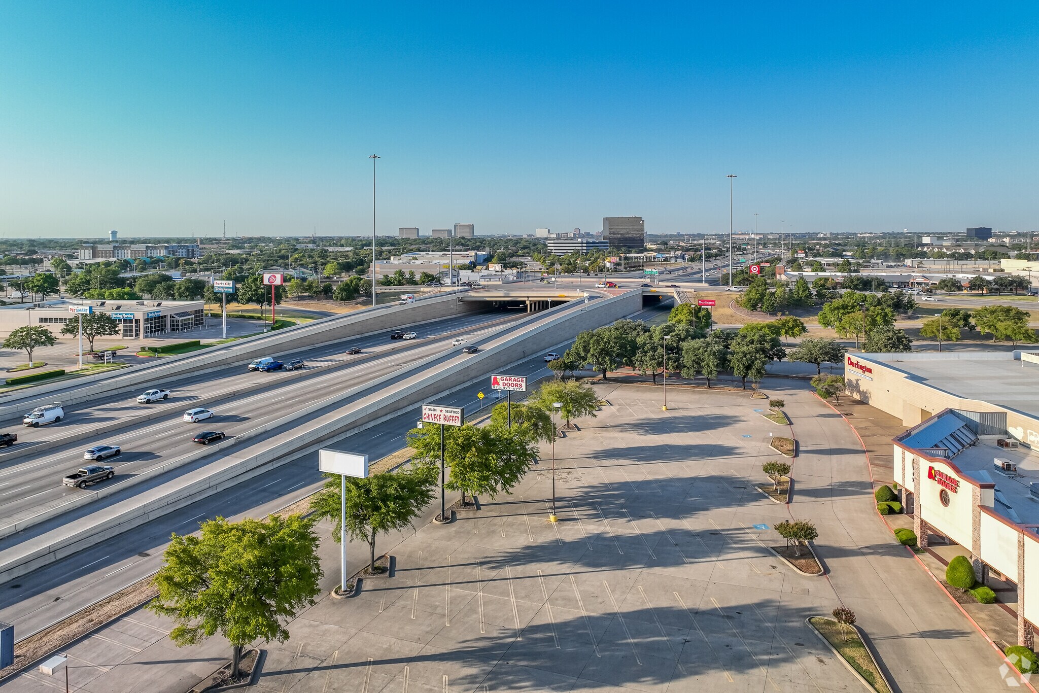 Highway 75's proximity enhances convenience for Russell Creek-Cross Creek residents.