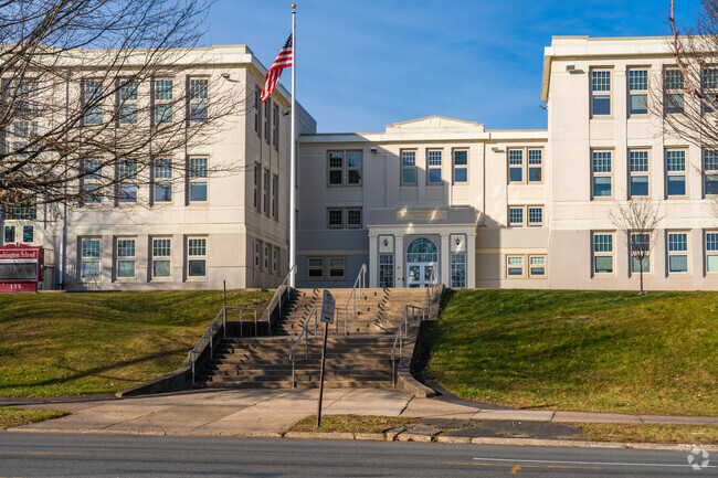 The Washington School admits students from K-6.