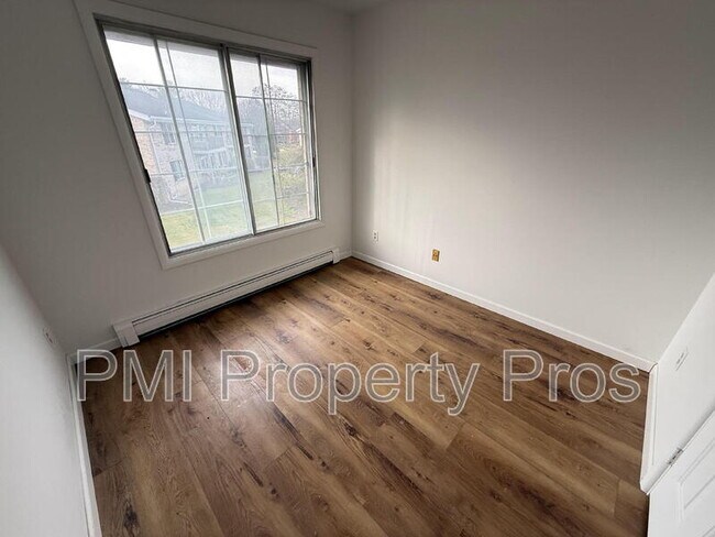 139 Heidel Rd unit 7, Thiensville, WI 53092 - photo 4