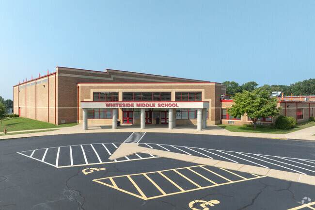 21% of students at Whiteside Middle School are at least proficient in reading.