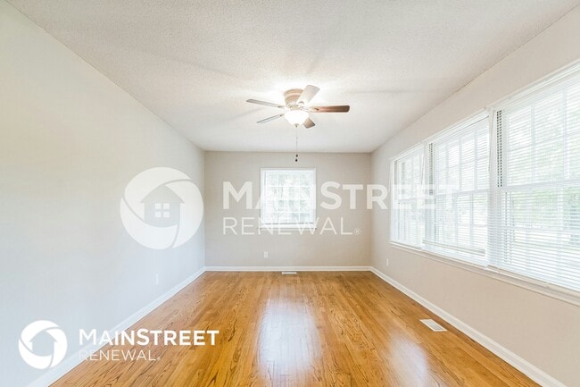 4545 Kinlock Dr, Durham, NC 27712 - photo 3