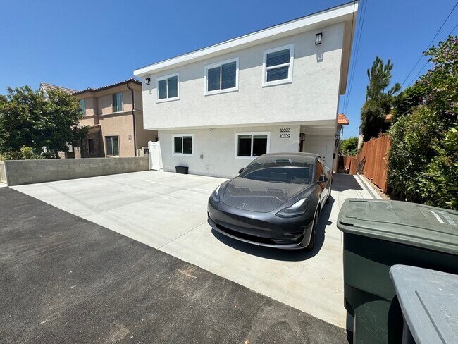 18509 Burin Ave unit C, Redondo Beach, CA 90278 - photo 2