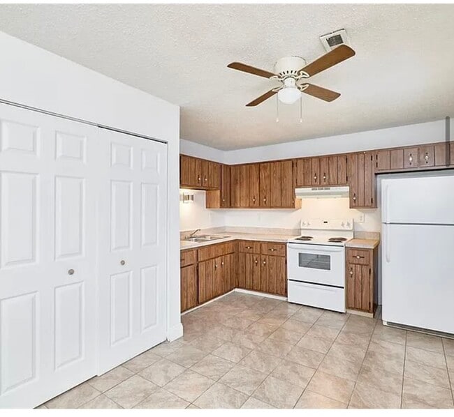 285 Mount Everest Dr unit D, Fenton, MO 63026 - photo 3