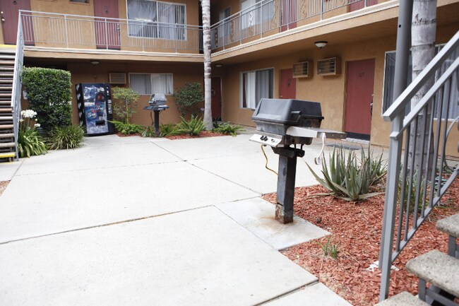 11920 Chandler Blvd unit 107, Valley Village, CA 91607 - photo 5