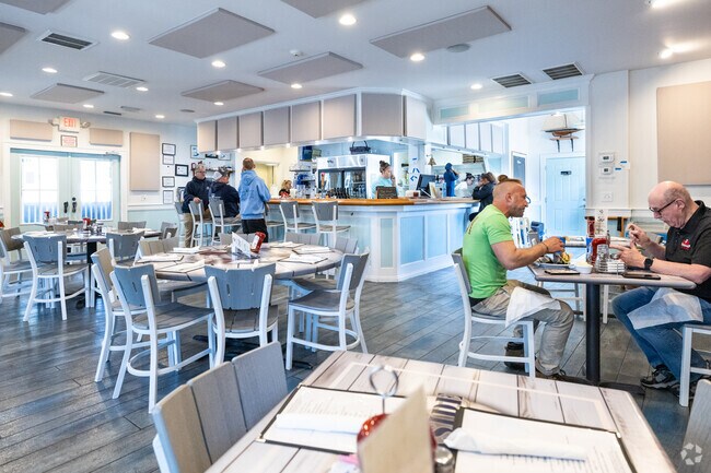 Enjoy casual dining at Dockside Café within Albemarle Plantation, perfect for a relaxing meal by the water.