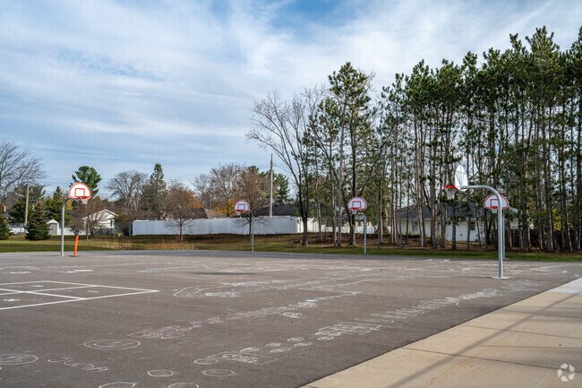 Putnam Heights Neighborhood Park has a basketball court that can be used off school hours.