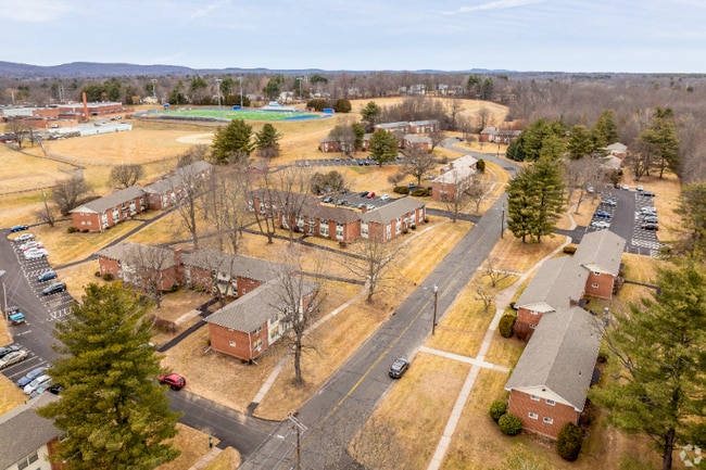 14 Revere Dr unit 1 Bedroom, Bloomfield, CT 06002 - photo 3