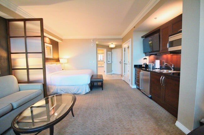 125 E Harmon Ave unit 18, Las Vegas, NV 89109 - photo 2