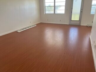 114 Salisbury E, West Palm Beach, FL 33417