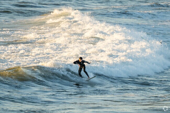 Costa Mesa is in close proximity to the ocean for surfing and other water recreation.