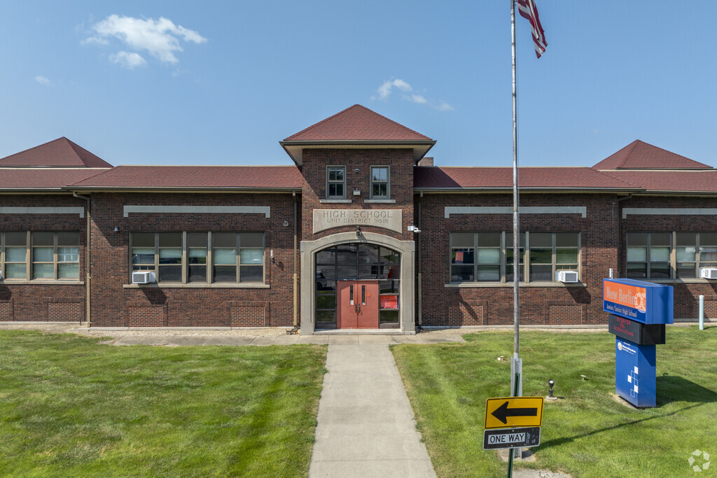 It has 175 students in grades 6-8 with a student-teacher ratio of 13 to 1.