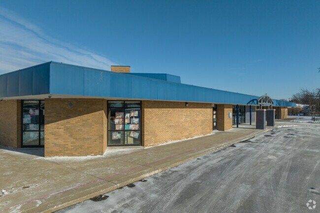 Pinewood Elementary School facade.