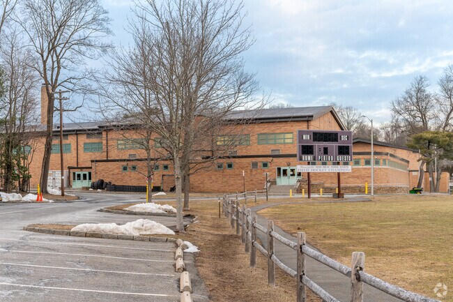 Scarsdale Middle School is rated A-plus by Niche and prepares Greenacres students for high school.