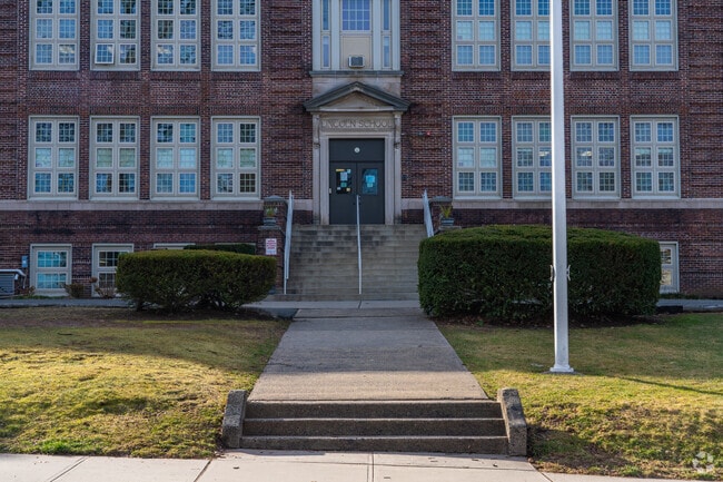 The Lincoln School admits students from grade K-6.