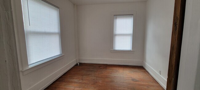 617 W Main St unit 1, Galesburg, IL 61401 - photo 5