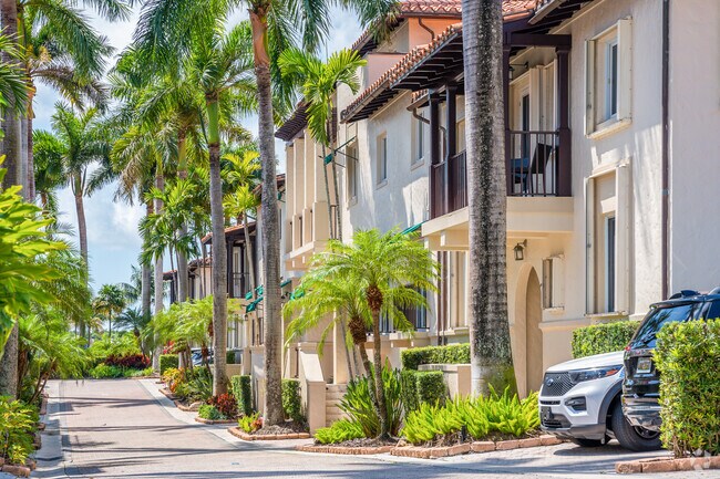 Live comfortably in King's Bay/Deering Bay Condominiums.